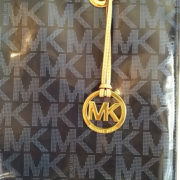 Michael Kors tote - Picture 2 of 9